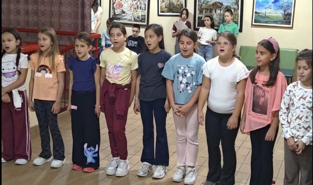Fotografija uz vijest: Dečja nedelja u OŠ „Vuk Karadžić“: Prvaci dočekani uz svečanu priredbu