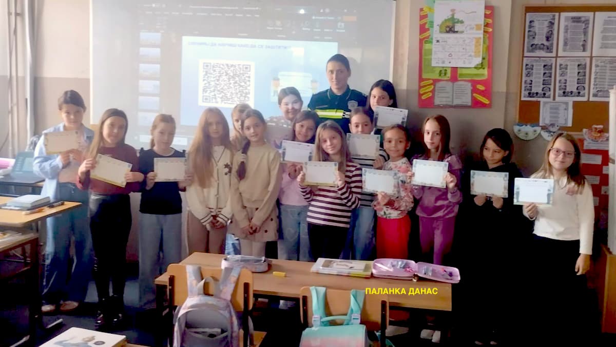 Fotografija uz vijest: Đaci OŠ „Heroj Ivan Muker“ učili o bezbednosti u saobraćaju