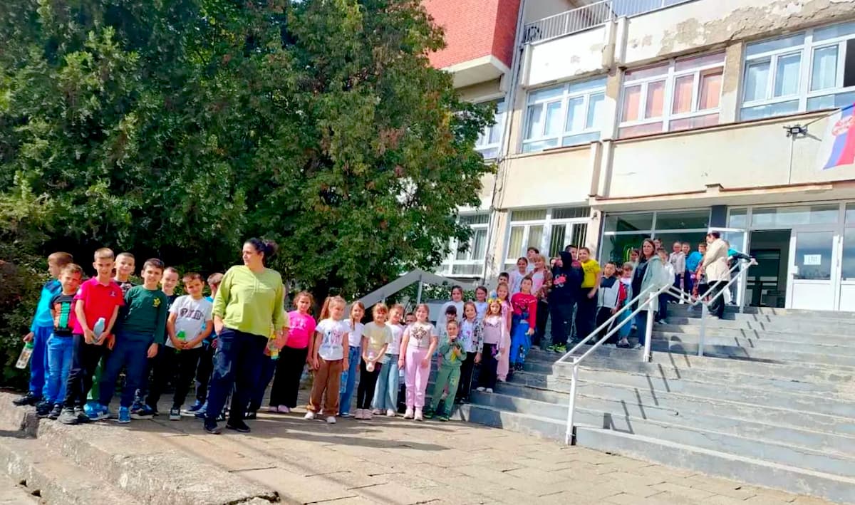 Fotografija uz vijest: Drugi dan Nedelje sporta u OŠ „Đorđe Jovanović“ u Selevcu: Mali fudbal i šetnja za učenike