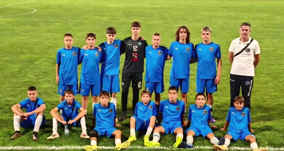 Fotografija uz vijest: Fudbalska škola Jasenica gostovala kod T6 Nike: Pioniri remizirali 5:5, omladinci poraženi 3:1