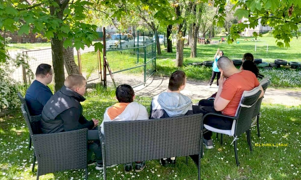 Fotografija uz vijest: Humanost na delu: Udruženje iz Smederevske Palanke doniralo nameštaj Dnevnom boravku „PUŽ“ i OŠ „Heroj Ivan Muker“