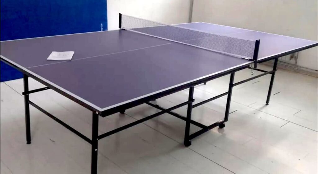 Fotografija uz vijest: Lep gest u OŠ „Đorđe Jovanović“ u Selevcu: Domar Dejan Nikoličić poklonio sto za stoni tenis