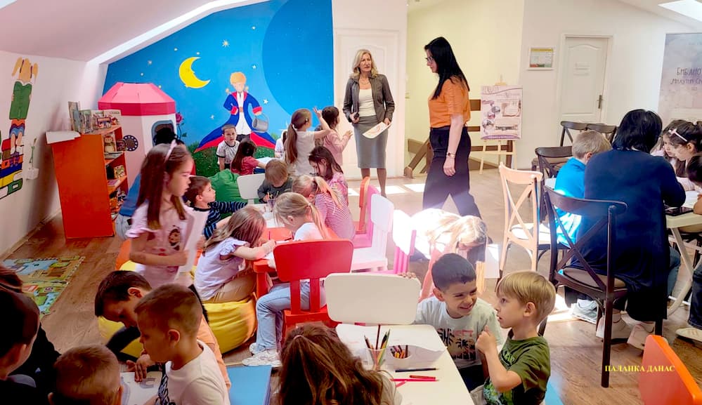 Fotografija uz vijest: Mališani vrtića „Naša radost” u poseti biblioteci „Milutin Srećković”