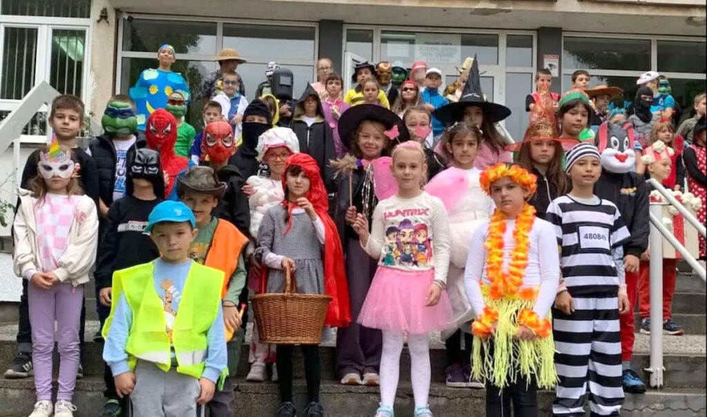 Fotografija uz vijest: Maskenbalom zavrsena Decja nedelja u OŠ „Đorđe Jovanović“ u Selevcu