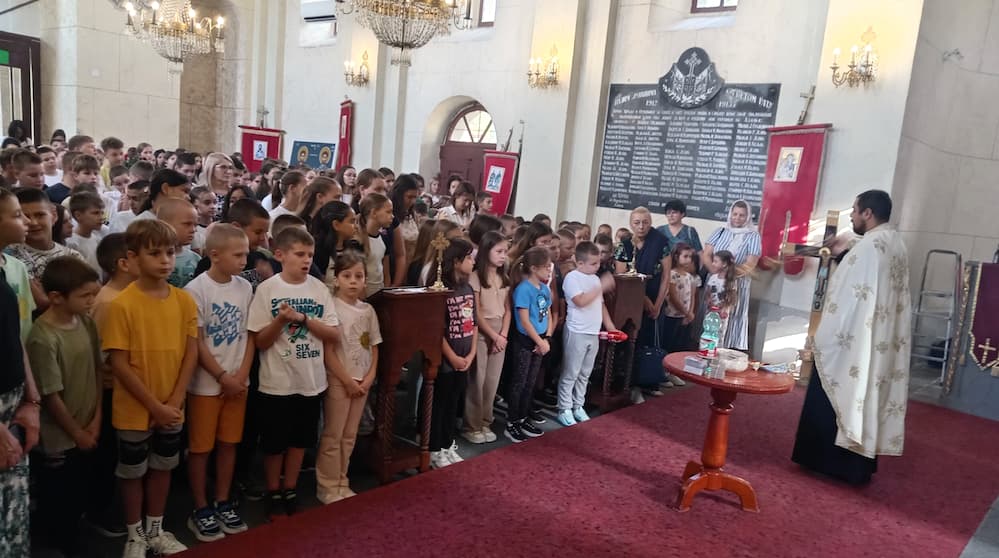 Fotografija uz vijest: Moleban za početak školske godine u Azanji i Vlaškom Dolu