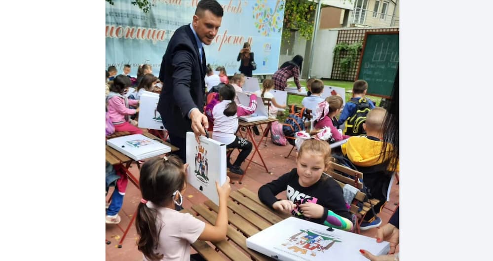 Fotografija uz vijest: Nikola Vučen čestitao početak školske godine: Besplatni udžbenici i prevoz za učenike