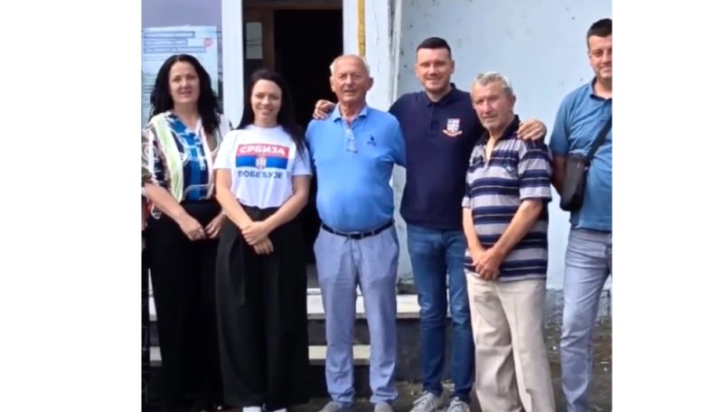 Fotografija uz vijest: Nikola Vučen posetio penzionere u Selevcu, uručena donacija