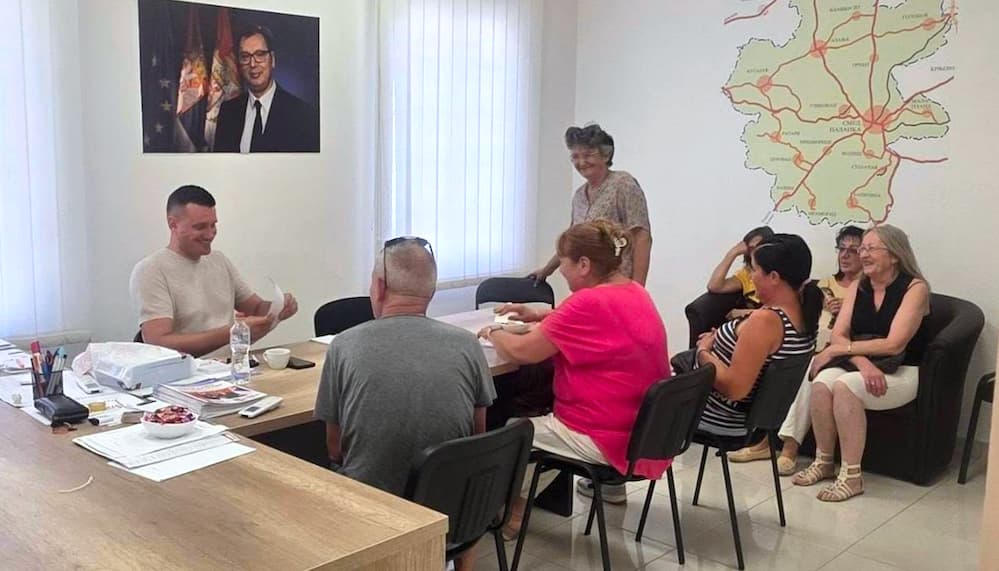 Fotografija uz vijest: Nikola Vučen razgovarao sa građanima u Smederevskoj Palanci