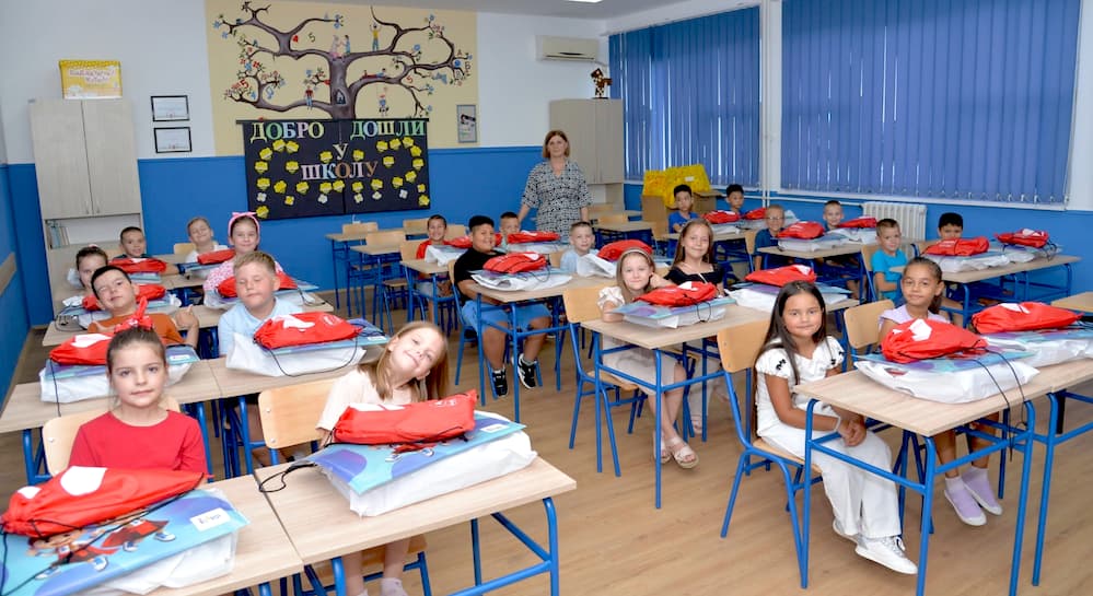 Fotografija uz vijest: Nova generacija đaka prvaka u OŠ „Olga Milošević“ dočekana sa radošću i podrškom