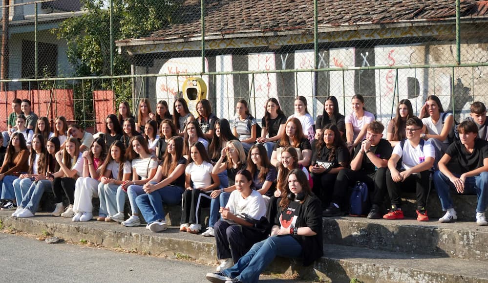 Fotografija uz vijest: Nova generacija stigla u Palanačku gimnaziju: Prvaci zakoračili u srednjoškolski život