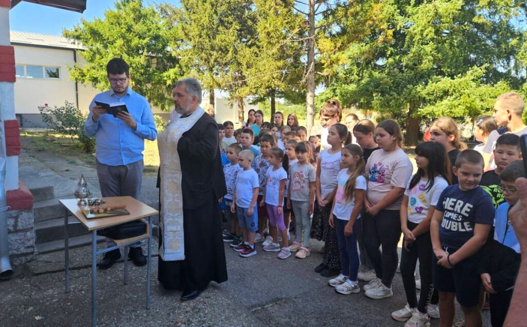 Fotografija uz vijest: Nova školska godina u Goloboku počela molitvom i zahvalnošću