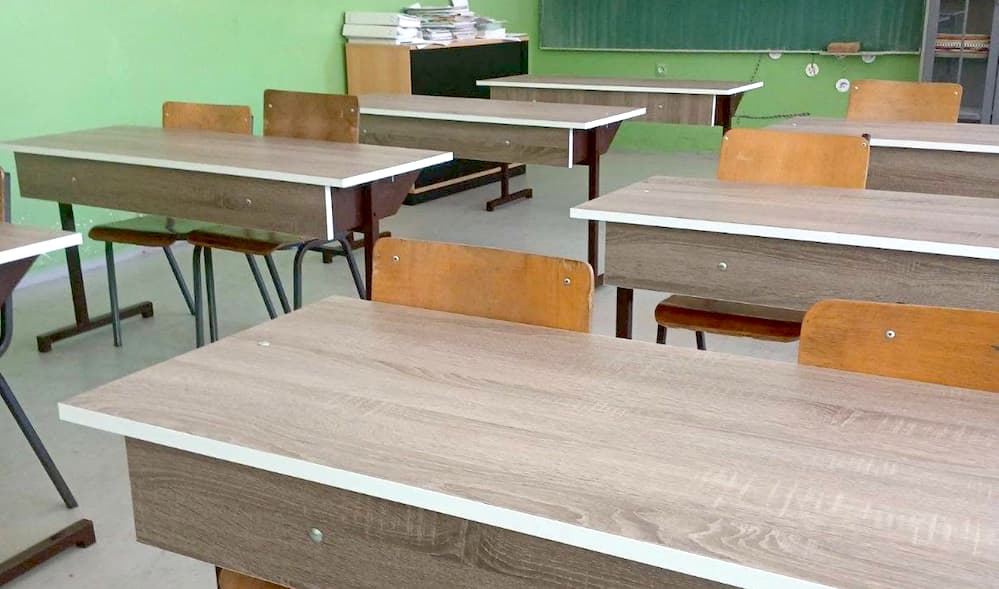 Fotografija uz vijest: Obnovljene školske klupe u Selevcu zahvaljujući donaciji i zajedničkom trudu