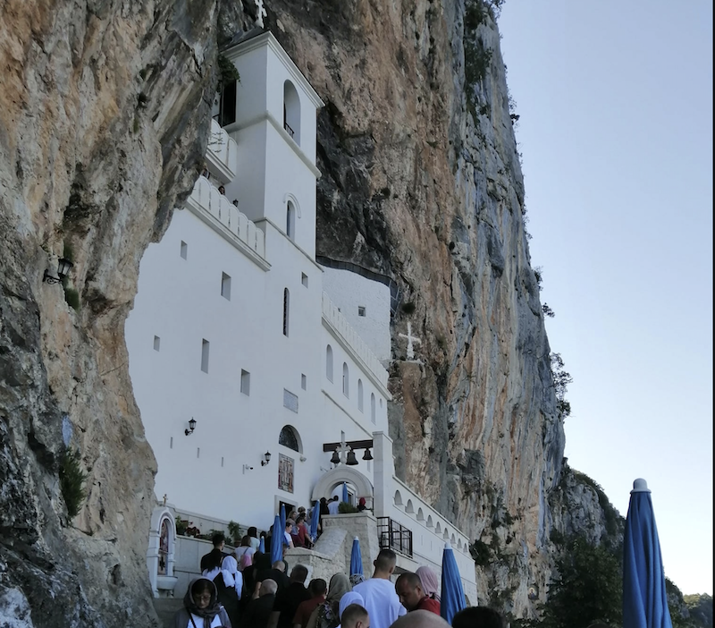 Fotografija uz vijest: Odlazak pod Ostrog: Put ka miru i unutrašnjem isceljenju