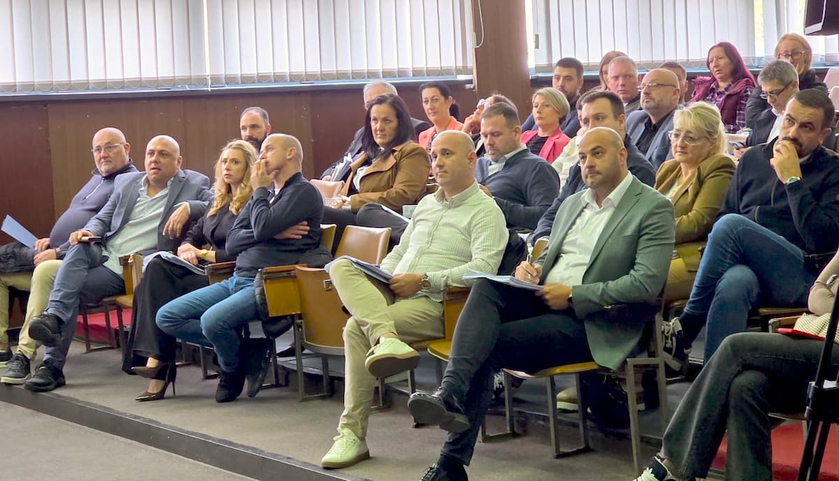 Fotografija uz vijest: Održana peta sednica Skupštine opštine Smederevska Palanka: Usvojen rebalans budžeta, razmatrani javni prevoz i komunalna infra...