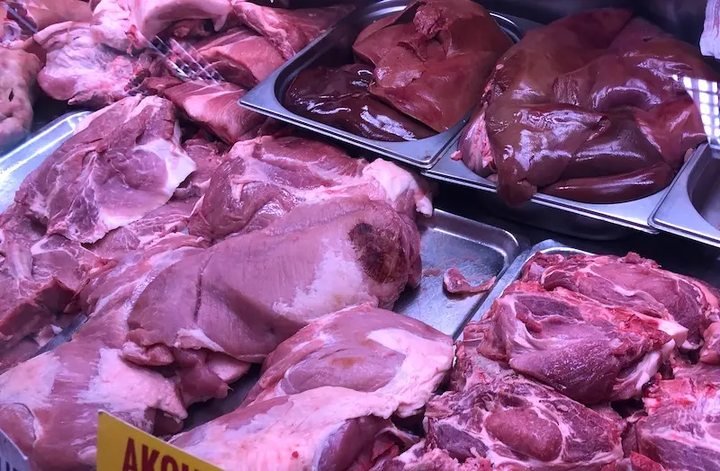 Fotografija uz vijest: Pala cena žive mere junadi: Farmeri sumnjaju na uvoz zamrznutog mesa; Evo koliko košta kilogram junetine