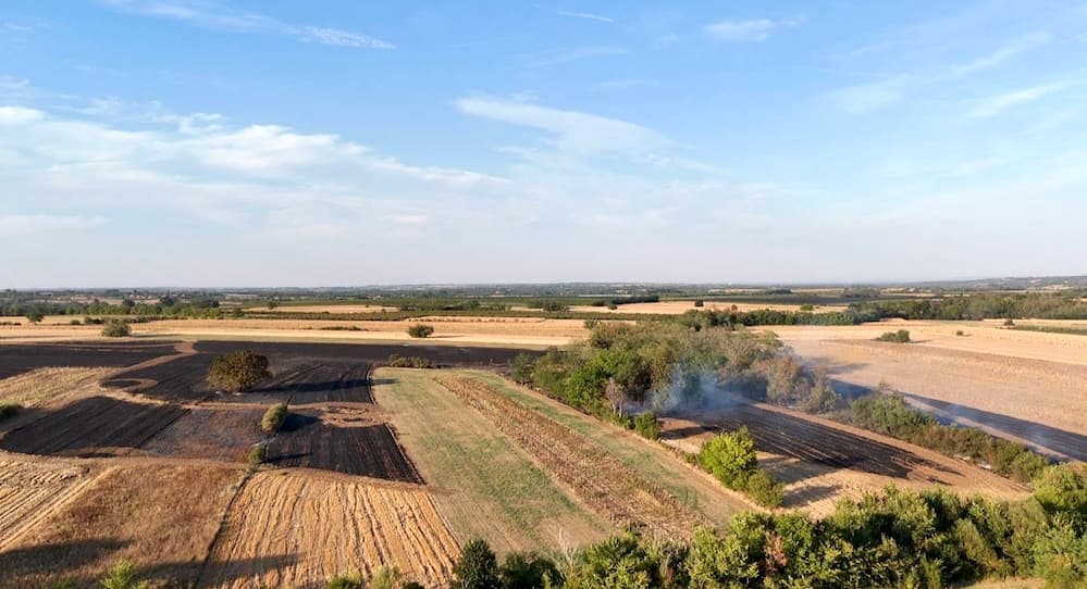 Fotografija uz vijest: Paljenje strnjike ugrožava živote i izaziva dugoročne posledice; pet satelita prati Srbiju
