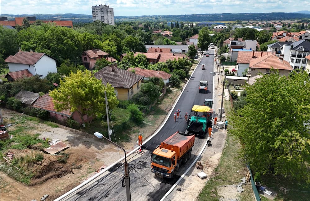 Fotografija uz vijest: Počelo asfaltiranje Ulice kneza Miloša: Završetak poslednjeg regionalnog putnog pravca ka Smederevskoj Palanci