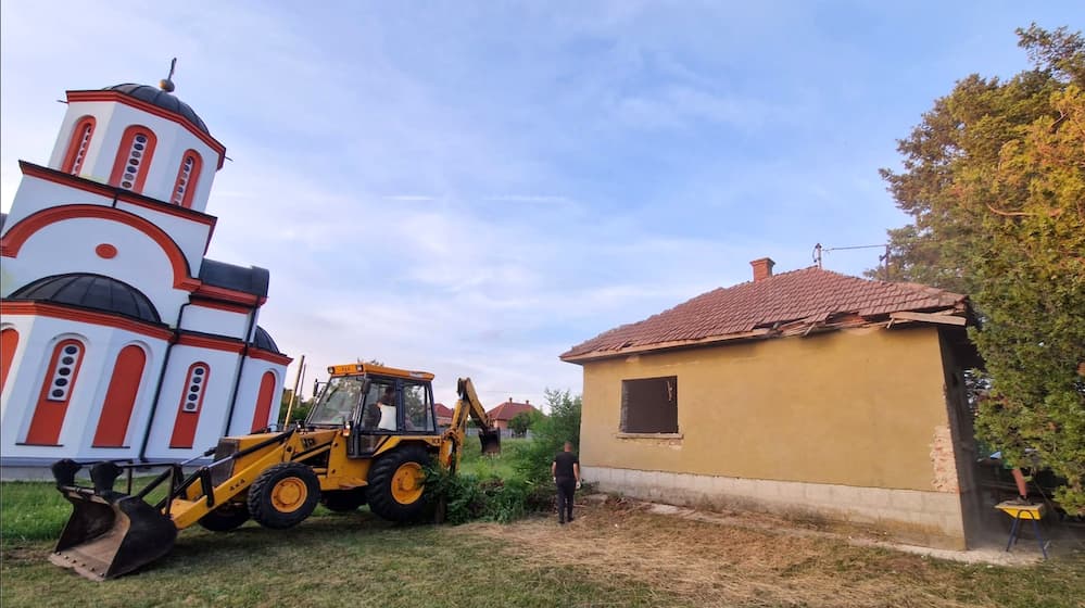 Fotografija uz vijest: Pokrenuta akcija prikupljanja pomoći za novi dom sveštenika u Cerovcu, Bašinu i Mramorcu