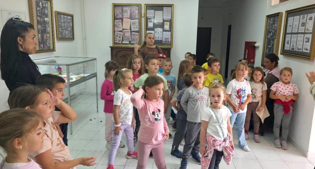 Fotografija uz vijest: Predškolci iz "Leptirića" posetili Istorijski arhiv povodom Dečje nedelje