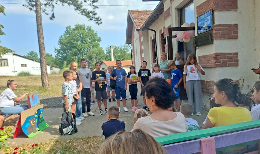 Fotografija uz vijest: Prvaci u Bančini i Maloj Plani dočekani sa osmehom u OŠ „Heroj Ivan Muker“