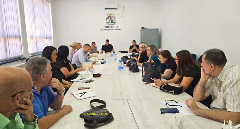 Fotografija uz vijest: Sastanak direktora pred početak školske godine: Bezbednost dece i podrška obrazovanju prioriteti u Smederevskoj Palanci