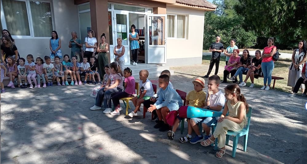 Fotografija uz vijest: Svečani prijem prvaka u OŠ „Stanoje Glavaš“ u Glibovcu: Najmlađi đaci zakoračili u novo školsko poglavlje