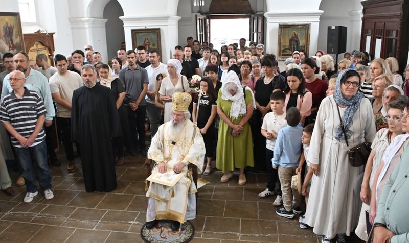 Fotografija uz vijest: SVETA LITURGIJA U VAZNESENSKOM HRAMU U GOLOBOKU
