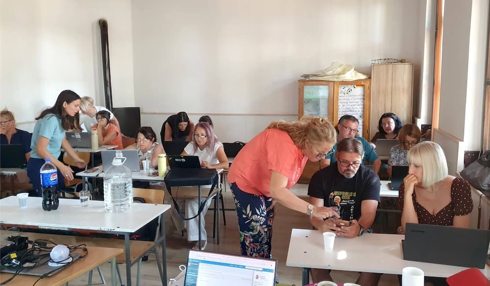 Fotografija uz vijest: U OŠ „Nikola Tesla“ u Goloboku održan akreditovani seminar za unapređenje digitalnih kompetencija nastavnika