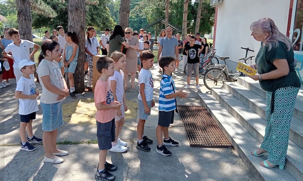 Fotografija uz vijest: Učenici OŠ „Stanoje Glavaš“ u Glibovcu nagrađeni za izuzetan trud