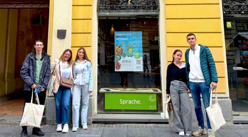 Fotografija uz vijest: Učenici Palanačke gimnazije obeležili Evropski dan jezika u Beogradu
