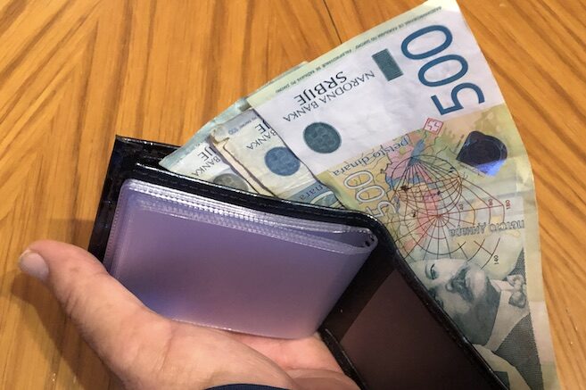 Fotografija uz vijest: Vlada Srbije donela odluku: Minimalna zarada oko 70.000 dinara, država preuzima deo tereta