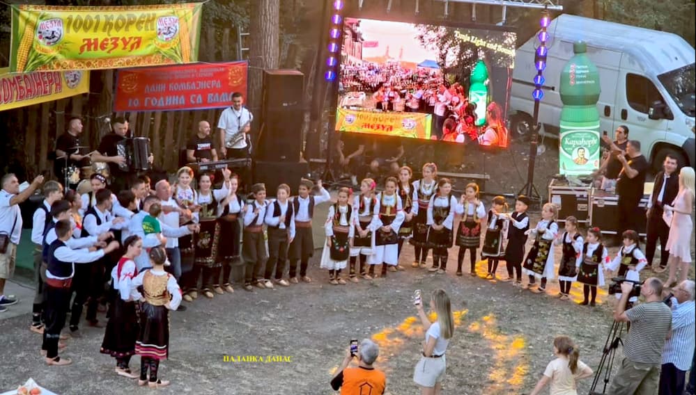 Fotografija uz vijest: Vlaški Do slavi 18 godina udruženja „Mezul“ i tradiciju uz „1001 koren“