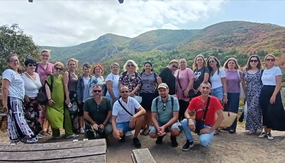 Fotografija uz vijest: Zaposleni OŠ „Mija Rakić“ iz Cerovca uživali u Sokobanji