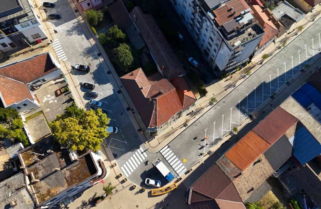Fotografija uz vijest: Završeni radovi u ulicama Prvog srpskog ustanka i 10. oktobra: Temeljna obnova za sigurniju budućnost grada