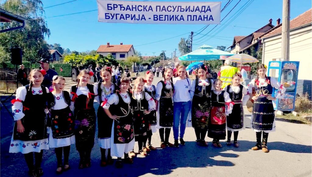 Fotografija uz vijest: Ženska pevačka grupa KUD „Plana“ ulepšala Brđansku pasuljijadu u Velikoj Plani