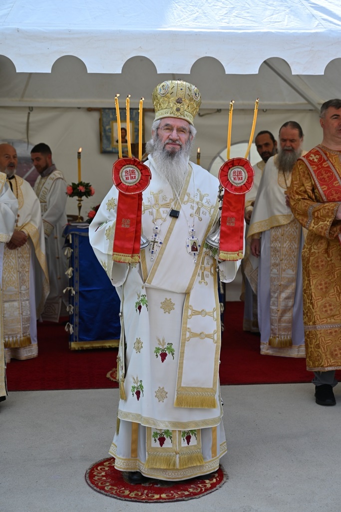 Fotografija uz vijest: Mitropolit Jovan služio Svetu Liturgiju u Glibovcu