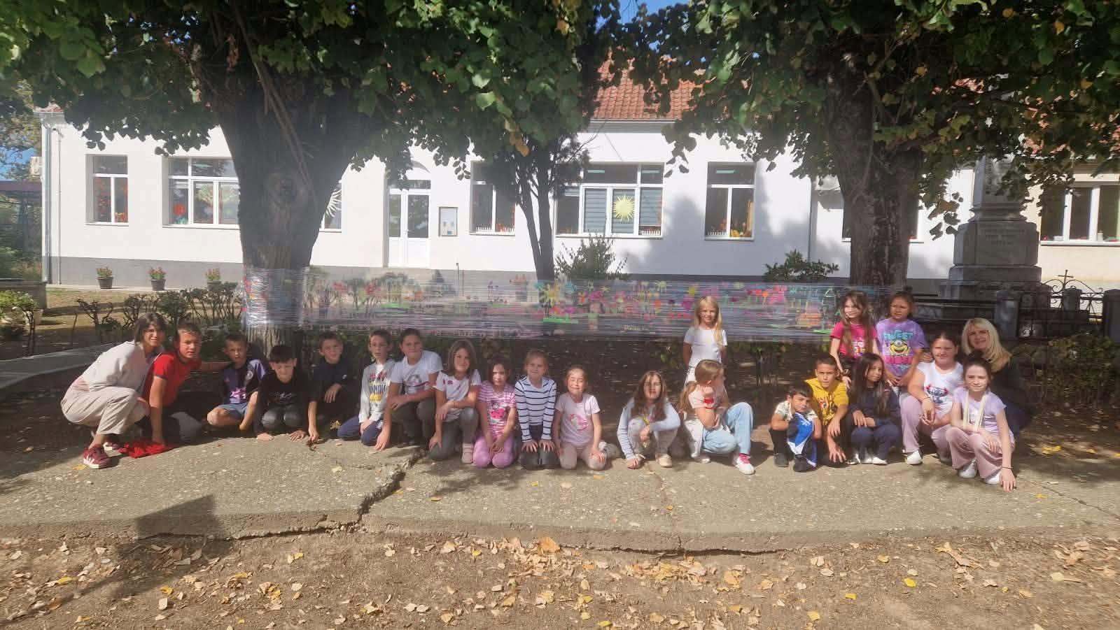 Fotografija uz vijest: OŠ „Olga Milošević”: Šarene galerije na otvorenom u okviru Dečje nedelje