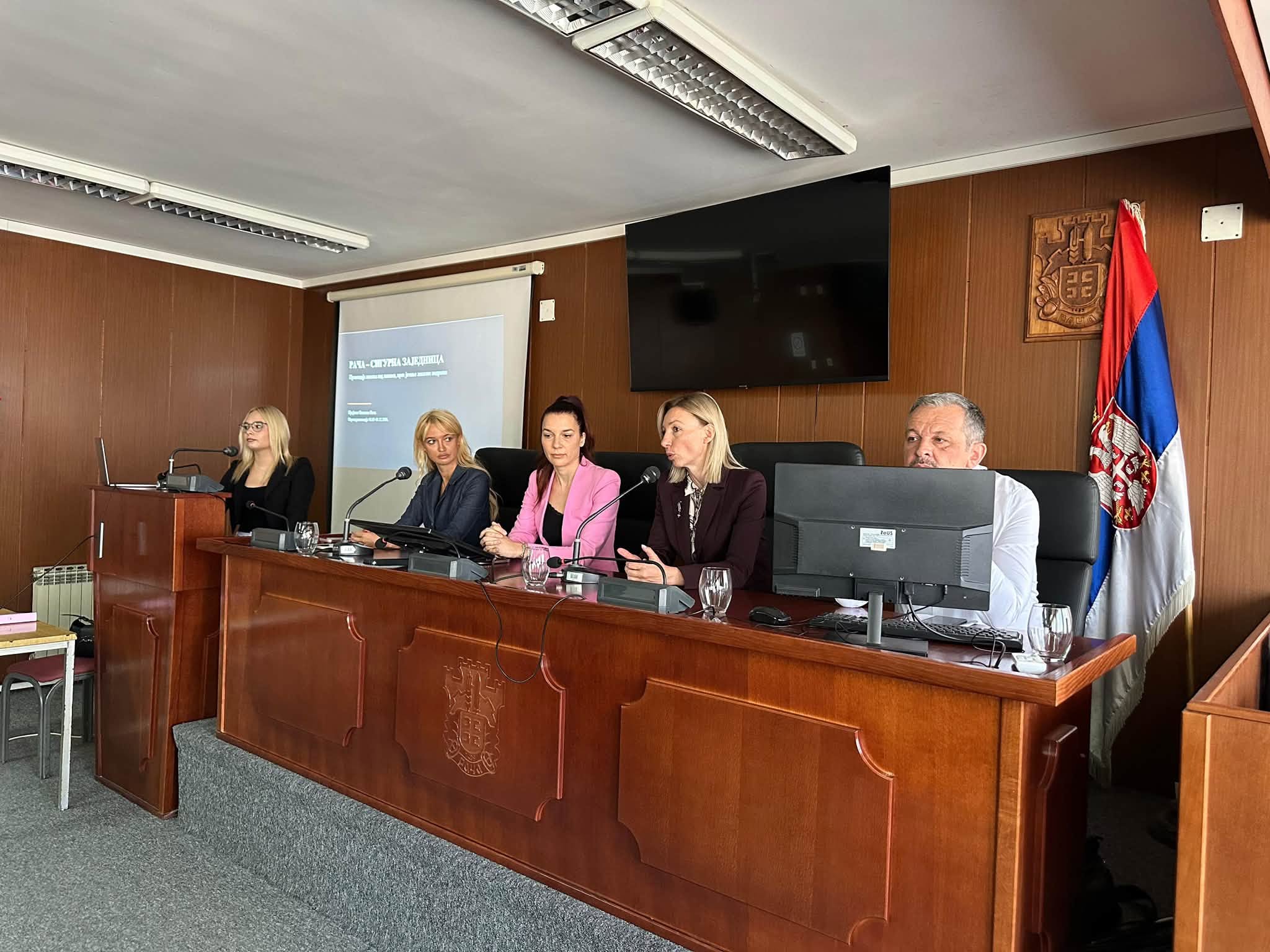 Fotografija uz vijest: Tatjana Macura u poseti Rači: Predstavljen projekat „Rača – sigurna zajednica“